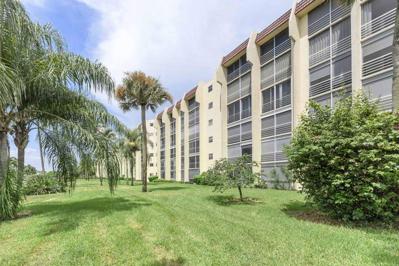 1 bedroom Condominium at 3590 Via Poinciana #107, Poinciana Place Condo, Lake Worth — photo 2