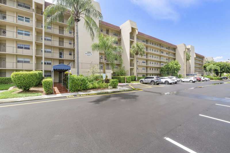 1 bedroom Condominium at 3590 Via Poinciana #107, Poinciana Place Condo, Lake Worth — photo 1