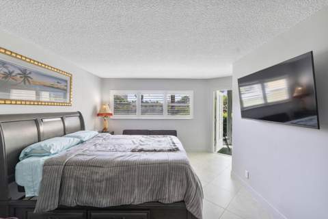 3590 Via Poinciana #107, Lake Worth FL - photo 7 of 11
