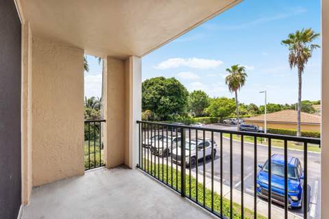 167 Yacht Club Way #205, Hypoluxo FL - photo 23 of 47