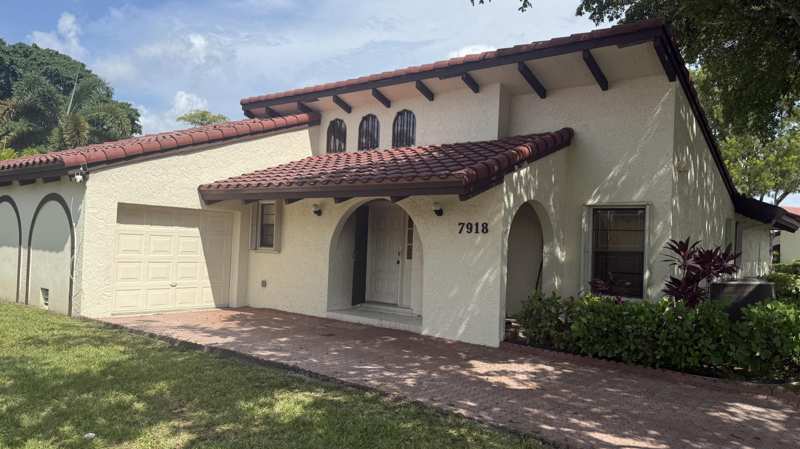 3 bedroom Condominium at 7918 Hibiscus Circle #59, Pines At Woodmont III Condo, Tamarac — photo 1