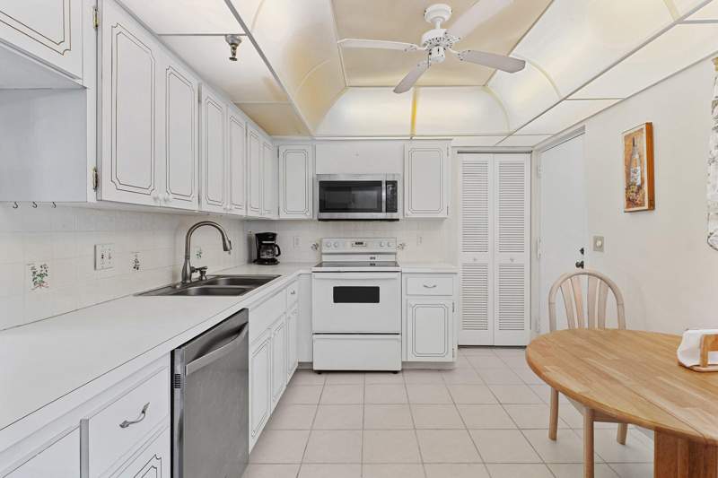 2 bedroom Condominium at 6400 NW 2nd Avenue #321, Boca Teeca Condo 9, Boca Raton — photo 4