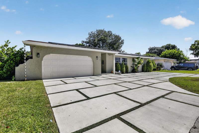 4 bedroom Single Family Residence at 5301 SW 8th Court, Plantation Park Seventh Add, Plantation — photo 3
