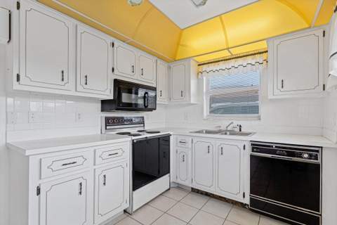 121 Mockingbird Lane, Delray Beach FL - photo 9 of 25