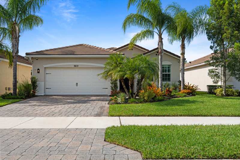 3 bedroom Single Family Residence at 7671 SW Harbor Cove Drive, Tidewater Pointe, Stuart — photo 1