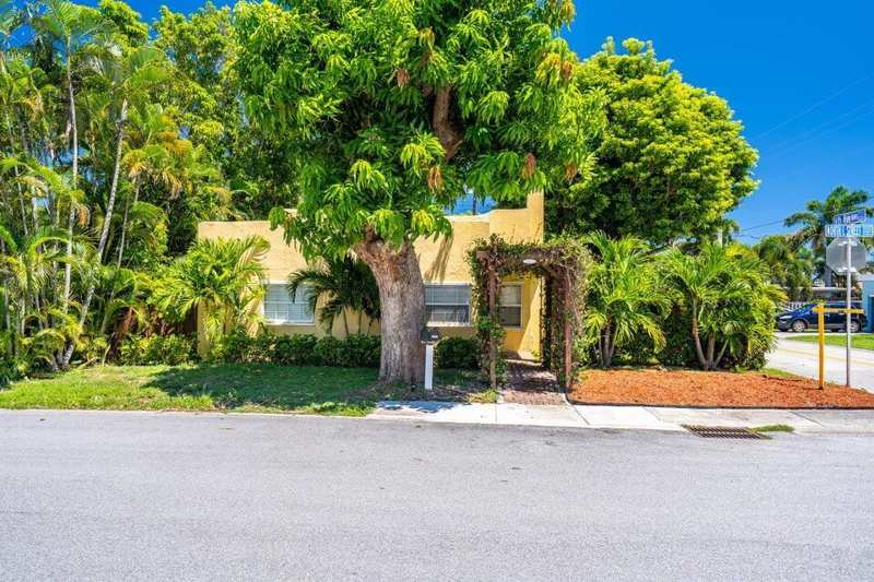 4 bedroom Single Family Residence at 1602 N L Street, North Lake Worth, Lake Worth Beach — photo 1