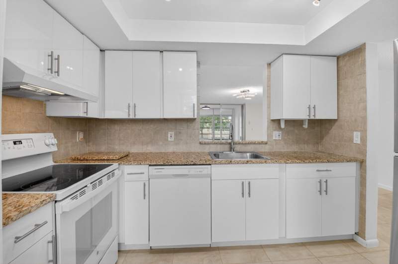 2 bedroom Condominium at 10 Willowbrook Lane #207, Villages Oriole Abbey Condo, Delray Beach — photo 2