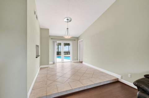 586 NW 45th Way, Delray Beach FL - photo 18 of 37