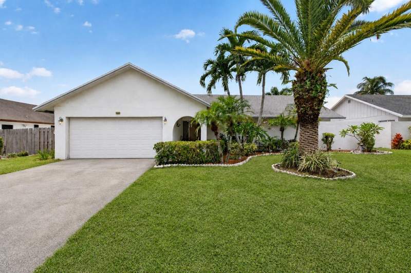 3 bedroom Single Family Residence at 586 NW 45th Way, Pine Trail East, Delray Beach — photo 2