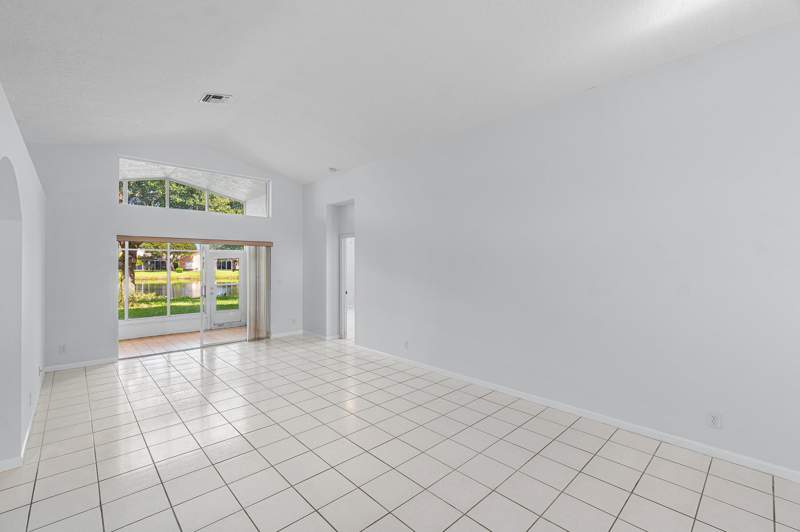 3 bedroom Single Family Residence at 5737 Royal Club Drive, Royal Lakes, Boynton Beach — photo 4