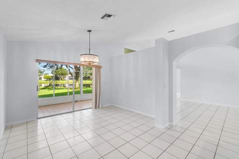 5737 Royal Club Drive, Boynton Beach FL - photo 9 of 42