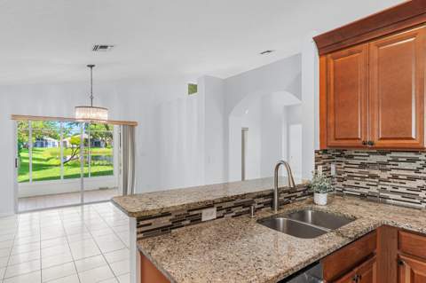 5737 Royal Club Drive, Boynton Beach FL - photo 15 of 42