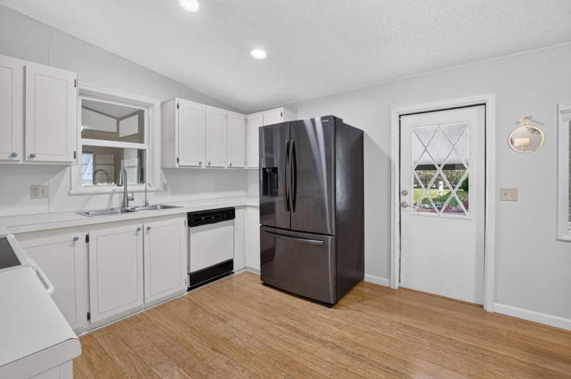 2 bedroom Manufactured Home at 51004 Galina Bay, Jamaica Bay Mobile Home Co Op, Boynton Beach — photo 4