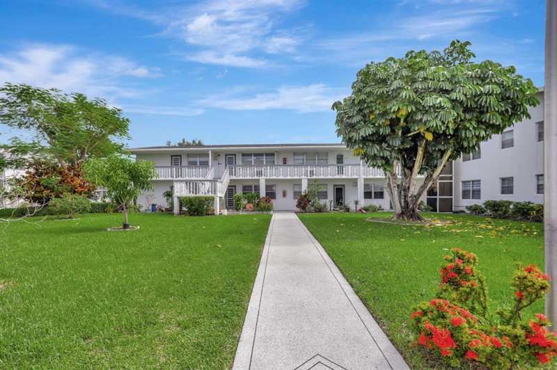 1 bedroom Condominium at 271 Farnham L, Farnham L Condo, Deerfield Beach — photo 1