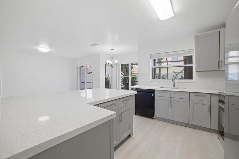 4 bedroom Single Family Residence at 1378 SW 180th Avenue, Silver Lakes Phase II Replat, Pembroke Pines — photo 5