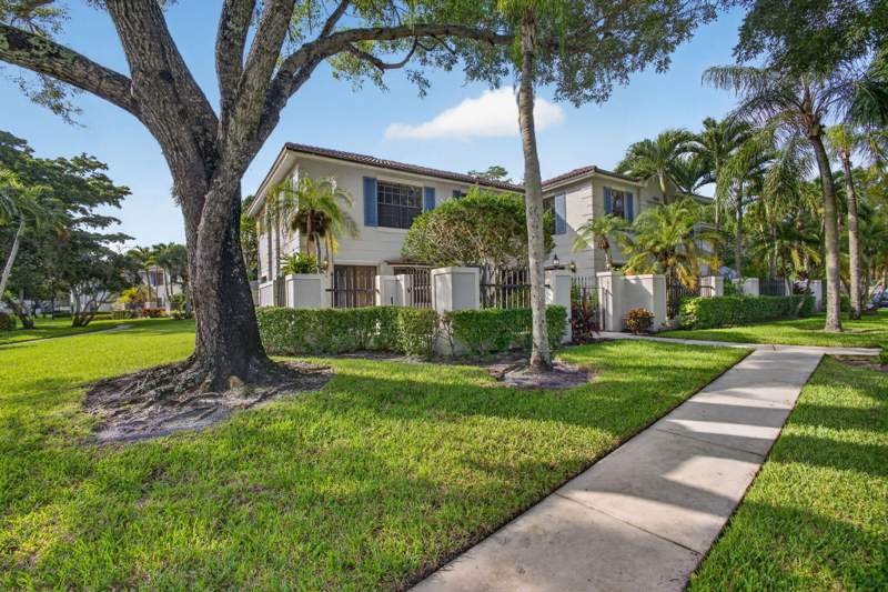 2 bedroom Townhouse at 350 Prestwick Circle #2, PGA Resort Community Pl Of Prestwick Chase Unit 1, Palm Beach Gardens — photo 3