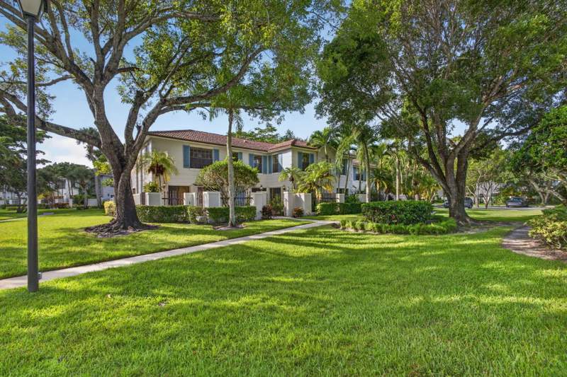 2 bedroom Townhouse at 350 Prestwick Circle #2, PGA Resort Community Pl Of Prestwick Chase Unit 1, Palm Beach Gardens — photo 5