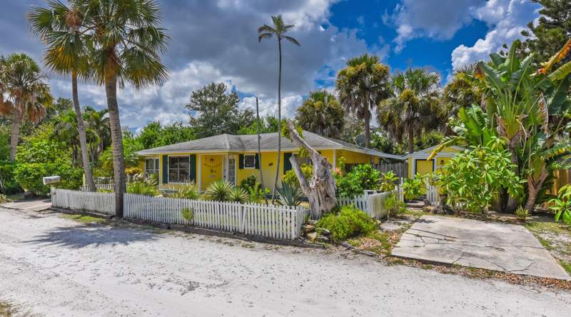 2 bedroom Single Family Residence at 1076 NE Banyan Tree Drive, Banyan Terrace Cottages, Jensen Beach — photo 4