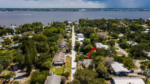 1076 NE Banyan Tree Drive, Jensen Beach FL - photo 24 of 30