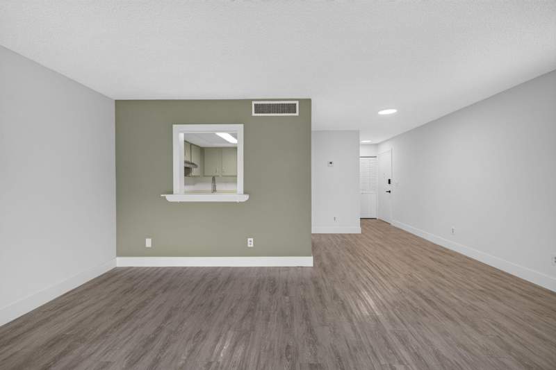 1 bedroom Condominium at 2517 S 17th Street #103, Woodlands Condominium Apartment Building 3, Fort Pierce — photo 2