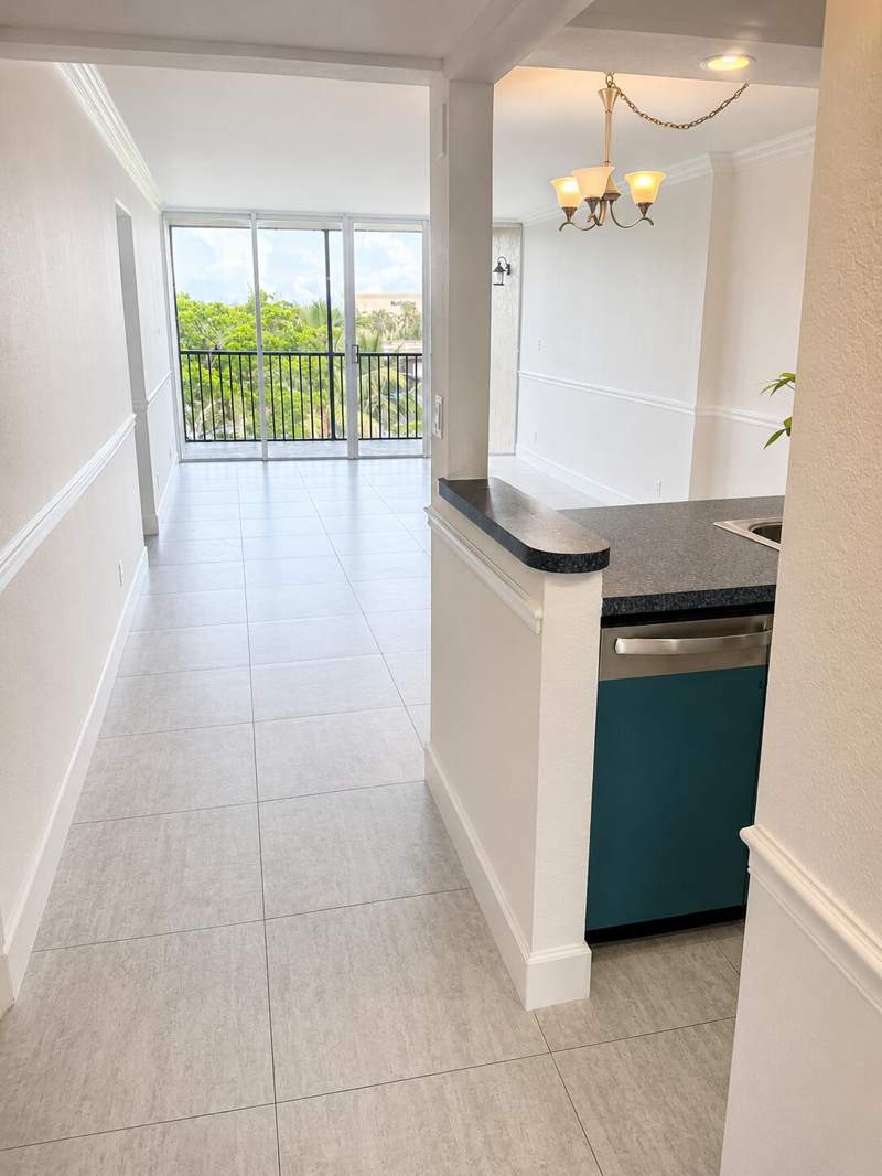 2 bedroom Condominium at 7 Royal Palm Way #505, Boca Bayou, Boca Raton — photo 2