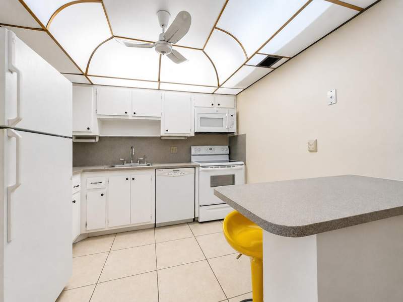 1 bedroom Condominium at 307 Greenbrier B, Century Village - Greenbrier Condo, West Palm Beach — photo 2