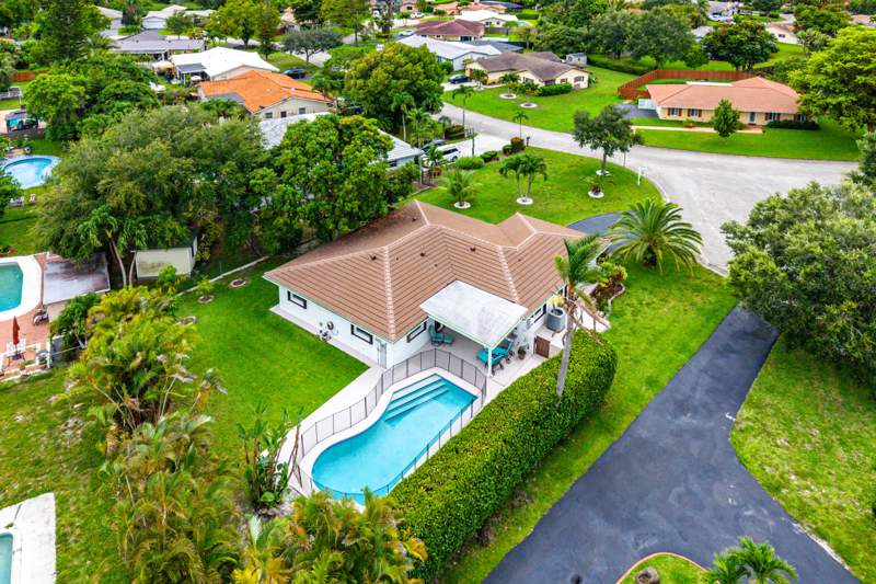 4 bedroom Single Family Residence at 4025 NW 105th Avenue, Chevy Chase, Coral Springs — photo 3