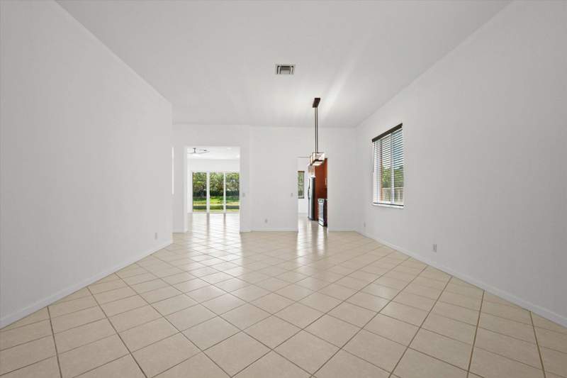 4 bedroom Single Family Residence at 886 Sunflower Circle, Sector 2-Parcels 12 13 14 15, Weston — photo 5