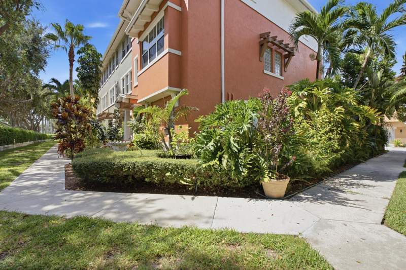 4 bedroom Townhouse at 960 Millbrae Court #6, Cityside Condo, West Palm Beach — photo 4