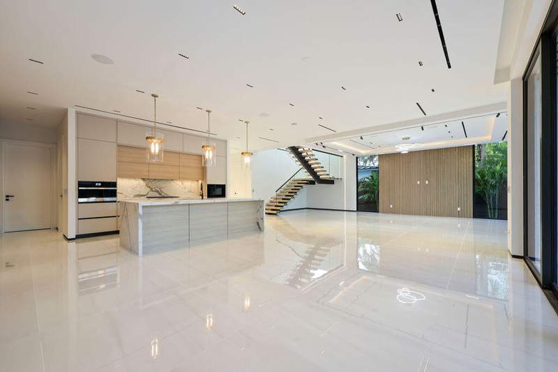 5 bedroom Single Family Residence at 728 NE 17th Terrace, Victoria Park, Fort Lauderdale — photo 4