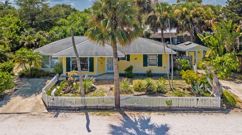 2 bedroom Single Family Residence at 1076 NE Banyan Tree Drive, Banyan Terrace Cottages, Jensen Beach — photo 3