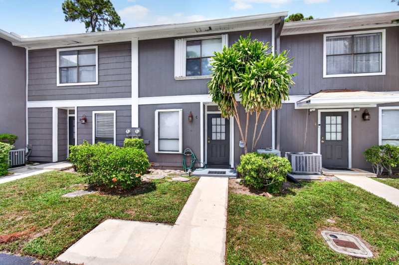 2 bedroom Townhouse at 799 Hill Drive #C, Society Hill Cannongate, West Palm Beach — photo 1