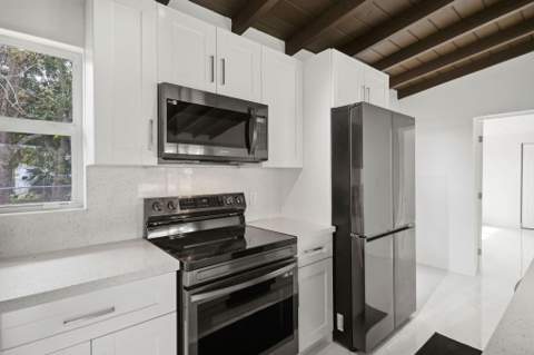 1530 NW 18th Court, Fort Lauderdale FL - photo 10 of 26