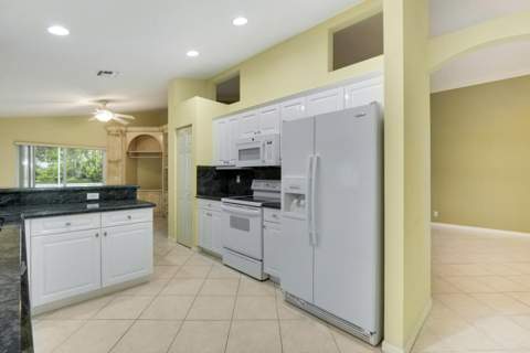 6806 Rienzo Street, Lake Worth FL - photo 15 of 71