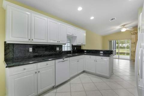 6806 Rienzo Street, Lake Worth FL - photo 14 of 71