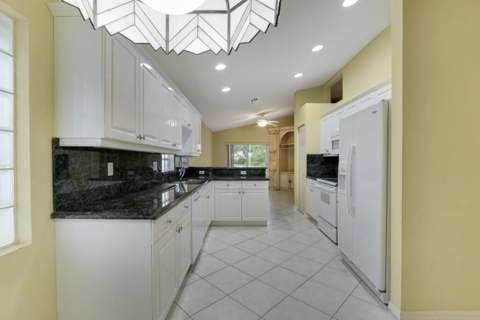 6806 Rienzo Street, Lake Worth FL - photo 16 of 71