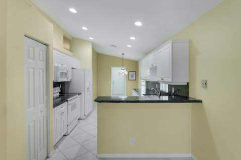 6806 Rienzo Street, Lake Worth FL - photo 17 of 71