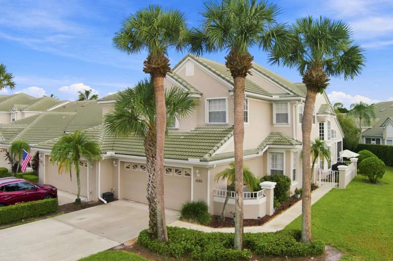 4 bedroom Townhouse at 1686 SW Harbour Isles Circle, Harbour Isles At Lake Charles, Port St. Lucie — photo 2