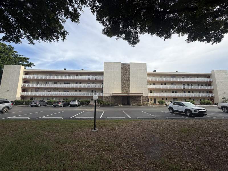2 bedroom Condominium at 206 SE 10th Street #201, Meadowbrook Lakes Condo, Dania Beach — photo 3
