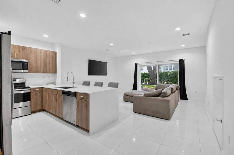 3 bedroom Townhouse at 1030 Crystal Way #103, Bahia Delray Townhomes Condo, Delray Beach — photo 3