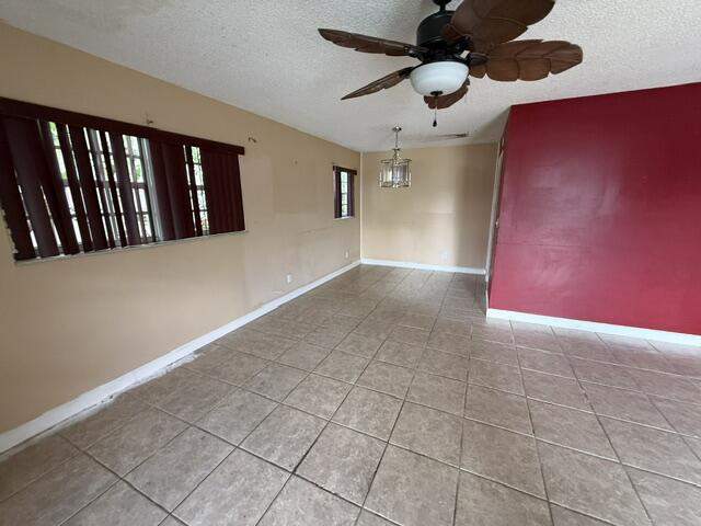3 bedroom Single Family Residence at 5620 SW 37th Street, Sunland Park Section 2, West Park — photo 4