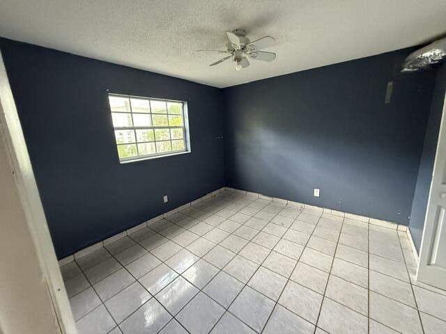 3 bedroom Single Family Residence at 5620 SW 37th Street, Sunland Park Section 2, West Park — photo 5