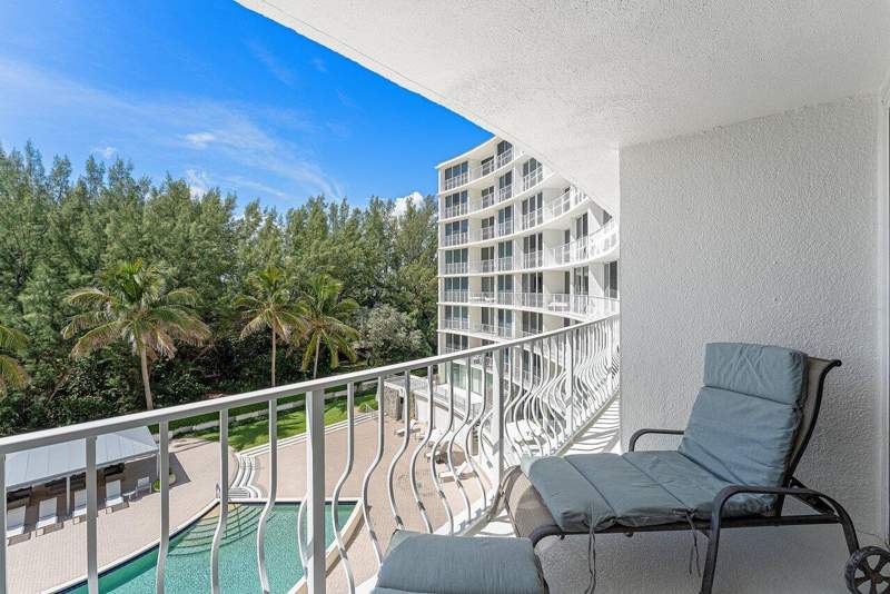 2 bedroom Stock Cooperative at 2774 S Ocean Boulevard #409, Ambassador South Dev Corp, Palm Beach — photo 4