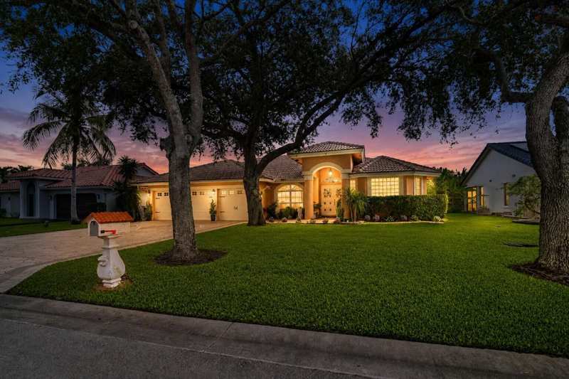 4 bedroom Single Family Residence at 4477 NW 89th Way, Royal Land Amended, Coral Springs — photo 1