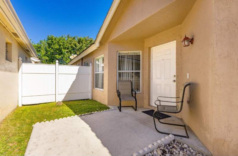 3 bedroom Single Family Residence at 6179 Savannah Way, Springs, Lake Worth — photo 2