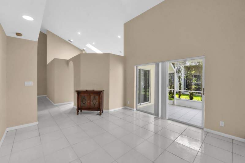 4 bedroom Single Family Residence at 12720 NW 20th Court, Georgetown At Eagle Trace, Coral Springs — photo 5