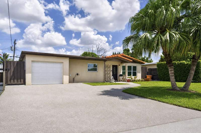 4 bedroom Single Family Residence at 7961 N Normandy Street, Miramar Sec 13, Miramar — photo 4