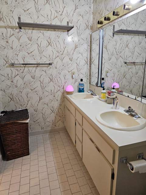 491 Springdale Circle, Palm Springs FL - photo 17 of 34