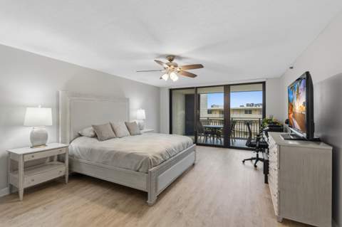 1167 Hillsboro Mile #509, Hillsboro Beach FL - photo 14 of 35