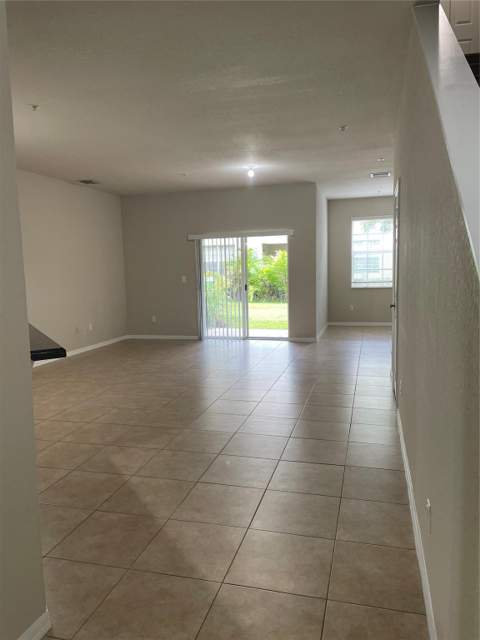 9076 Preston Place, Tamarac FL - photo 10 of 17